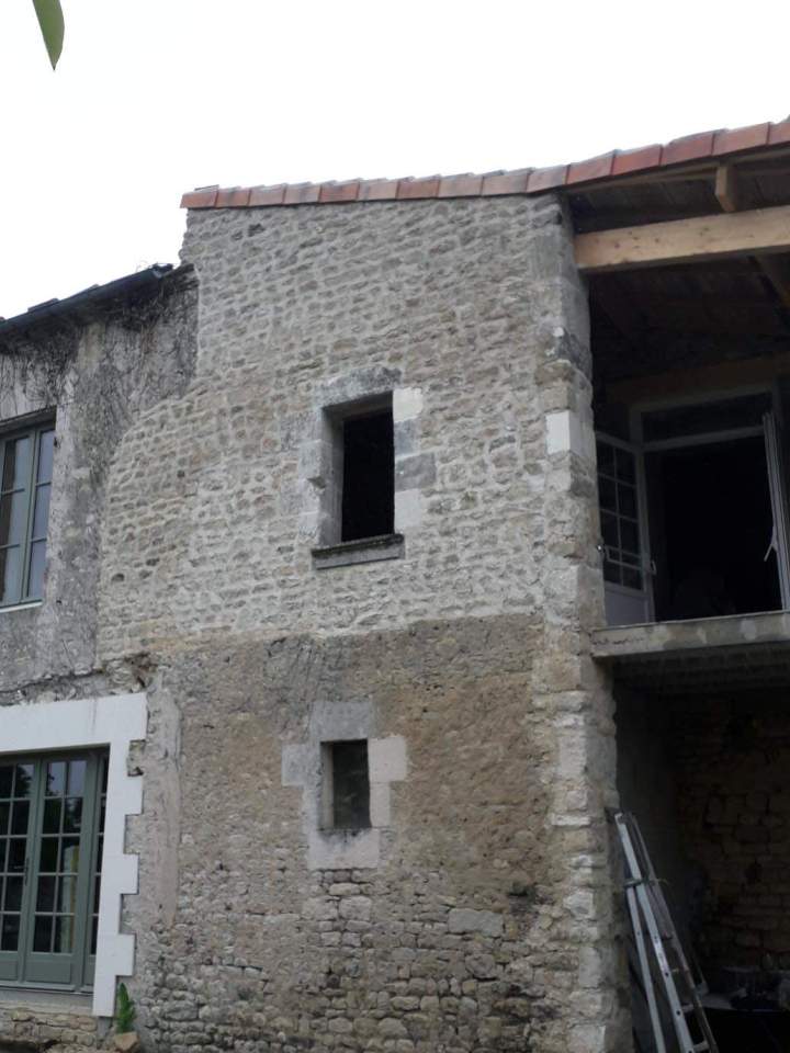 Montage d'un mur en pierre Royan