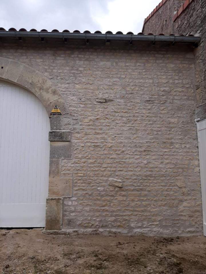 Réalisation de façade en pierre apparente Royan